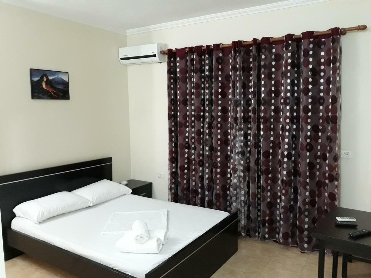 Hotel Primavera Sarande Bagian luar foto