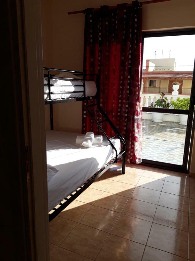 Hotel Primavera Sarande Bagian luar foto